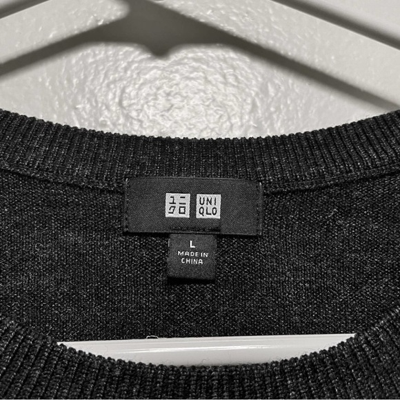 Sweater bundle (x3)! Uniqlo - Picture 6 of 9